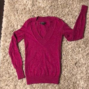 V neck sweater. Fucsia/ sparkle